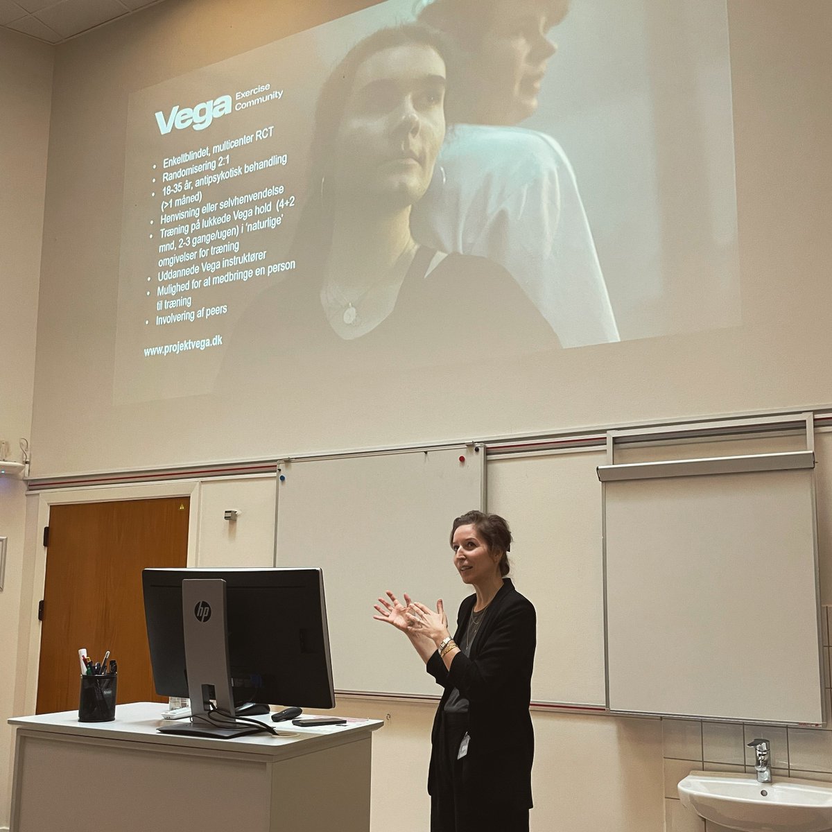 CARMEN_research's tweet photo. #Loneliness - The subject for todays Masterclass by professor and psychologist Julie Midtgaard 👌🏼

Can we with together and with #socialprescribing find new strategies to reduce the sensation of loneliness to improve #personalrecovery for persons with mental illness?💆🏼 https://t.co/1JnxPsAqsA