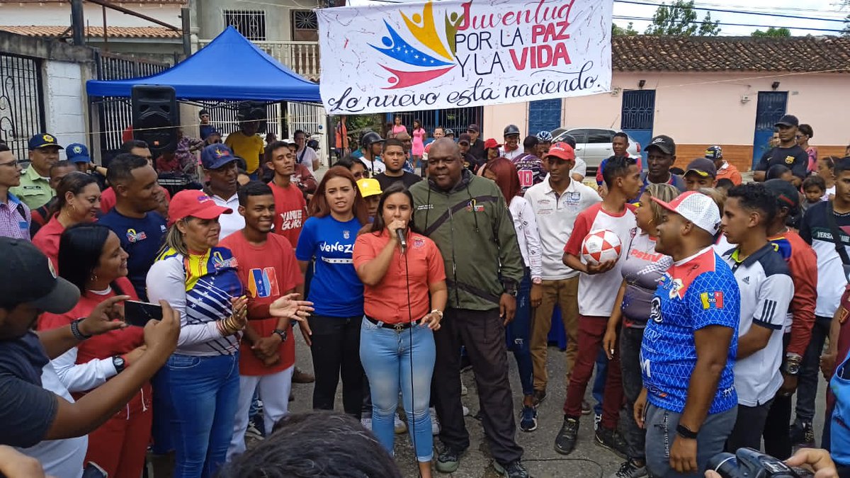 fundacion_mpv's tweet photo. 📌¡Llegamos a Miranda! 

En el marco del mes de la Juventud y el Carnaval, el Movimiento por la Paz y la Vida se despliega a la Comunidad Plaza Vieja en el Municipio Cristóbal Rojas al Centro de Residencia Supervisada Dr. José Alfredo Rodríguez. #RetornoFeliz 
@HectoRodriguez https://t.co/qigjqLjwEw