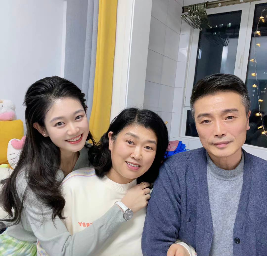 Tingting1995D's tweet photo. As a human being, the most basic thing is to repay the kindness of parents for their upbringing https://t.co/gMK9n6flap