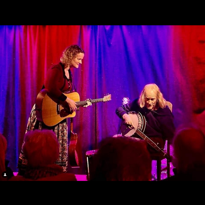 Een kleine (maar fijne) recensie van het optreden in Duitsland vorige week 🙂 #schokoladefurdieohren