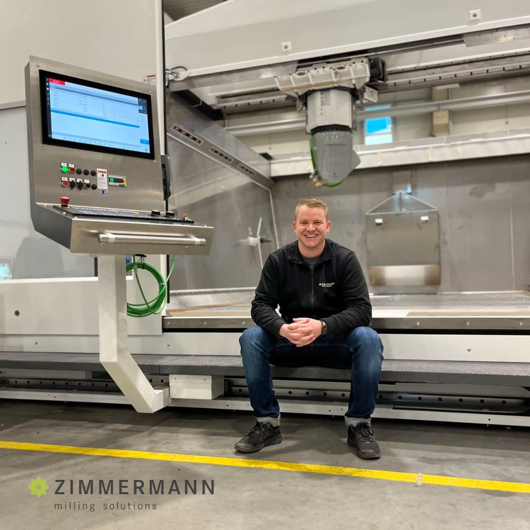 We had a successful test run of the new control software Siemens SINUMERIK ONE on our gantry milling machine FZU32. All axis are running smoothly. As you can tell by the smile on Christian's face. 😎 

The FZU32 machine, including new software, will be available very soon. ⚙