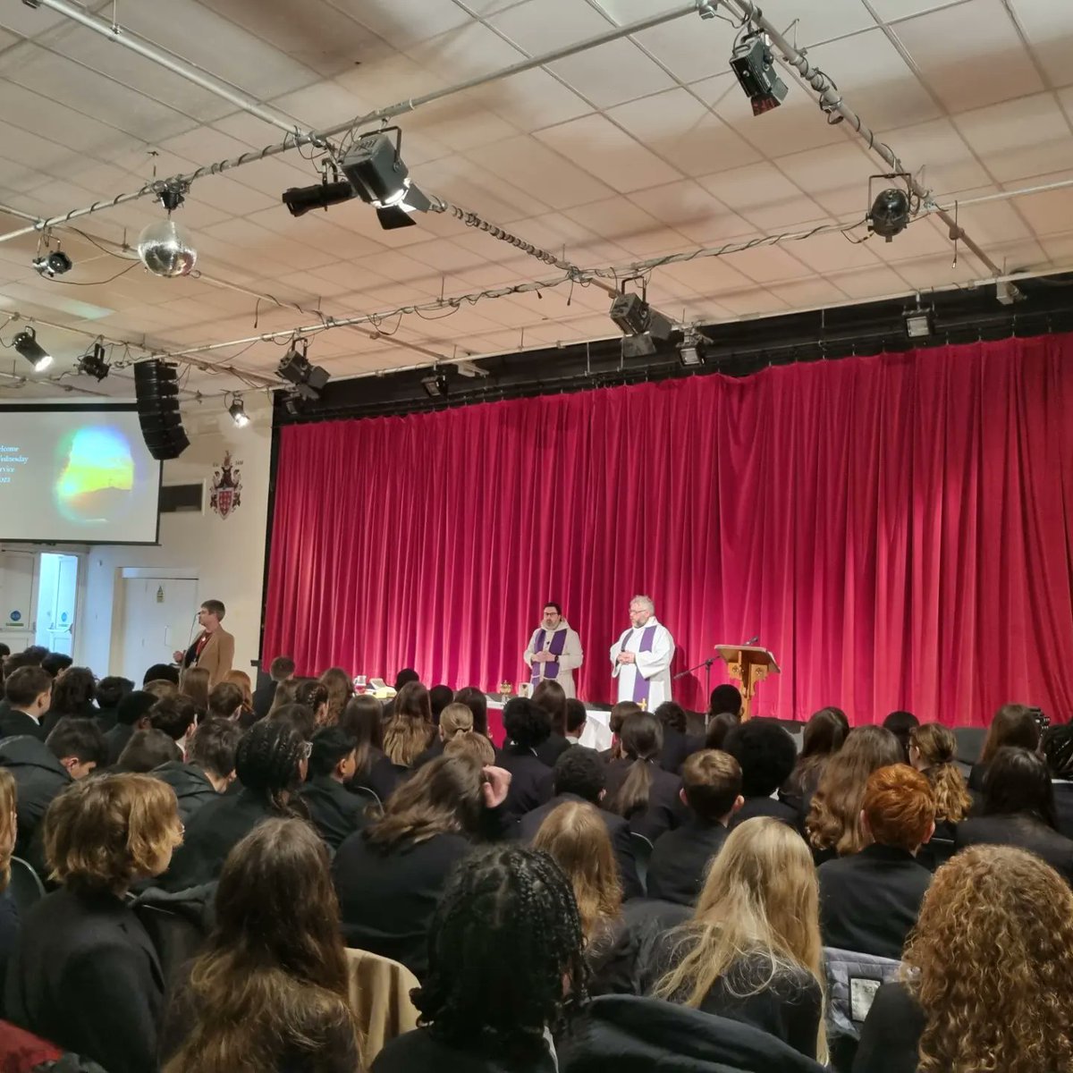 We had our Ash Wednesday Communion and Service this morning led by <a href="/loughtonpriest/">Chris Davies</a> and Revd Mark Escott. A blessed Lent to everyone!  
<a href="/DavenantFS/">Davenant School</a>