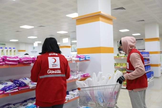 Kızılay; Adıyaman, Malatya, Osmaniye ve Gaziantep'te depremzedelere ürünlerin ücretsiz sunulacağı 5 sosyal market açtı. #TurkeyQuake #kizilay #SONDAKIKA Dünya savaşı/Yürü Bay Kemal/Aleyna ölmez/Niye TRT/Fox TV/