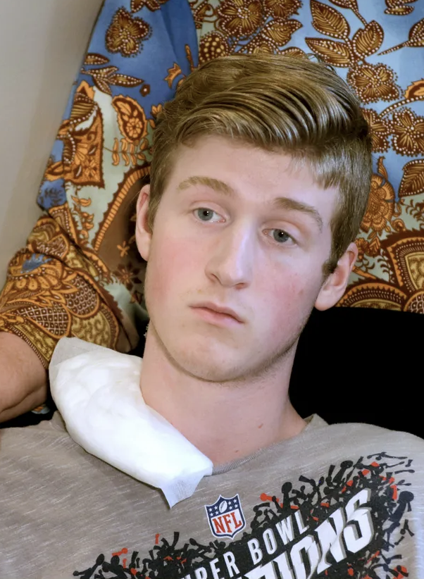 IncarcerNation's tweet photo. 6/23/21: Off-duty cop shot+seriously injured 18-y/o Dominic Vincent in Rhode Island for refusing to stop car. Cop was off-duty, teen did not know he was cop, did not have to "obey", committed no crime.Cop put on 20-month vacation,now cleared, collected $123K in backpay, job back. https://t.co/i6tl13CT0q