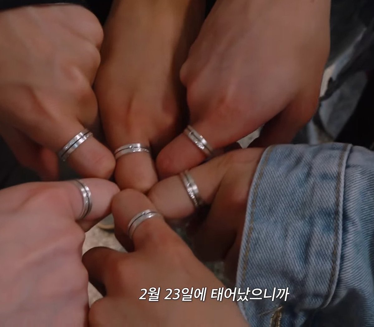 yo0nnha's tweet photo. #아스트로를_만난건_7ㅣ적_이야
#HAPPY7thWITH_ASTRO

정말 여전히 우리 함께네 https://t.co/w2JKslv05P