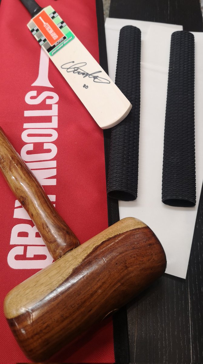 Another #Giveaway! 

#Win a mallet, 2 scuff sheets, linseed oil, 2 grips, a bat cover + an Ollie Pope signed mini bat! 

Follow Like Retweet for a chance to win (UK only) winner 📢 noon Fri 3rd Mar

#Prize #Comp #Competition #Swag #GoodLuck #Cricket #CricketBat #CricketTwitter