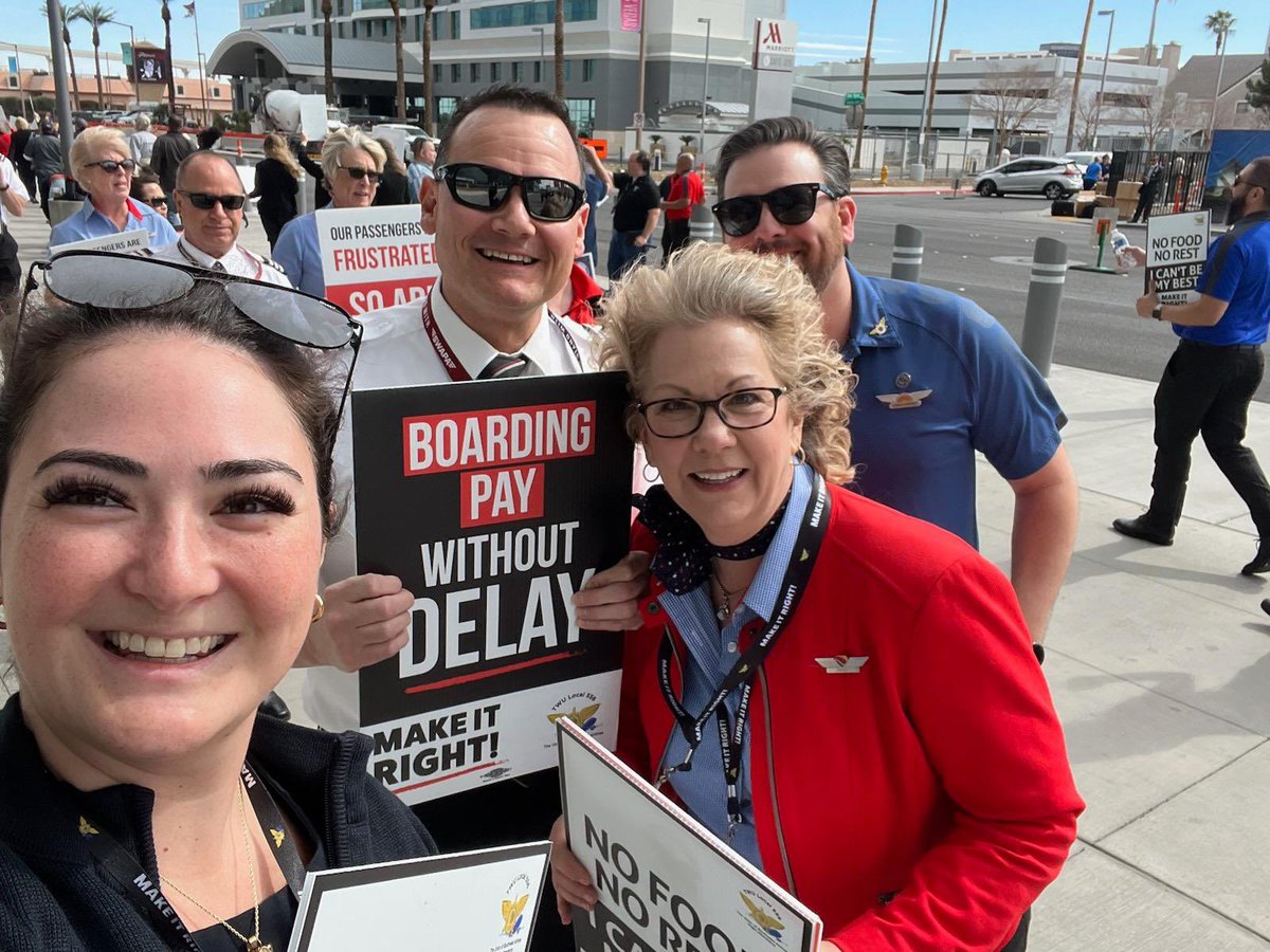 Twu577FA's tweet photo. 577 joins @TWU556 in the fight for demanding a fair contract from @SouthwestAir @transportworker https://t.co/J5GLNAYyou