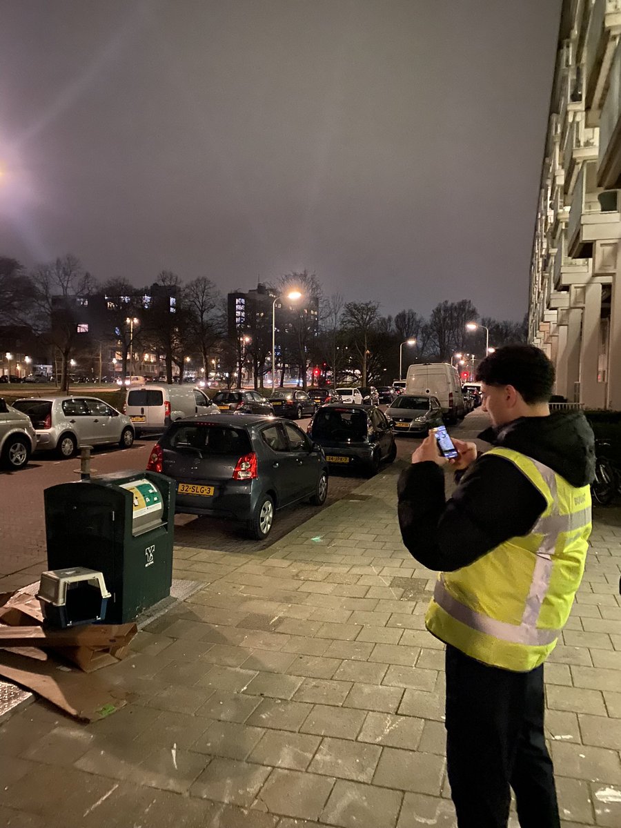 Een nuttig avond gisteren in #Moerwijk met de #jeugd, #politie, #handhaving en #jongerenwerk 
Samenwerking met jongeren is belangrijk voor een veiligere en betere buurt! 

#samensterk #jongerenwerk #politie #handhaving #jeugdboa