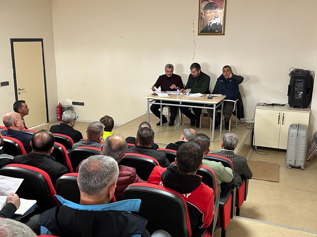Feyat_ASYA's tweet photo. Bugün Malatya’da gerçekleştirdiğimiz, farklı illerimizden belediye başkanlarımızın ve belediye yetkililerinin hazır bulunduğu koordinasyon toplantısında deprem sonrası yapılması gereken çalışmalarla ilgili istişarelerde bulunduk. Yaralarımızı birlikte saracağız inşallah. https://t.co/pcoN5wzK9K
