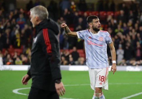StretfordPaddck's tweet photo. In good times, Bruno Fernandes lets others take the credit.
In bad times, he stands up and takes the blame.

That’s a true leader. #MUFC https://t.co/0saLxJecOP