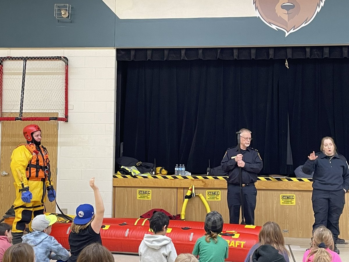 Ice safety and rescue presentation with Trent Lakes Fire Department <a href="/BuckhornKPR/">Buckhorn Public School</a> #icesafety #wintersafety