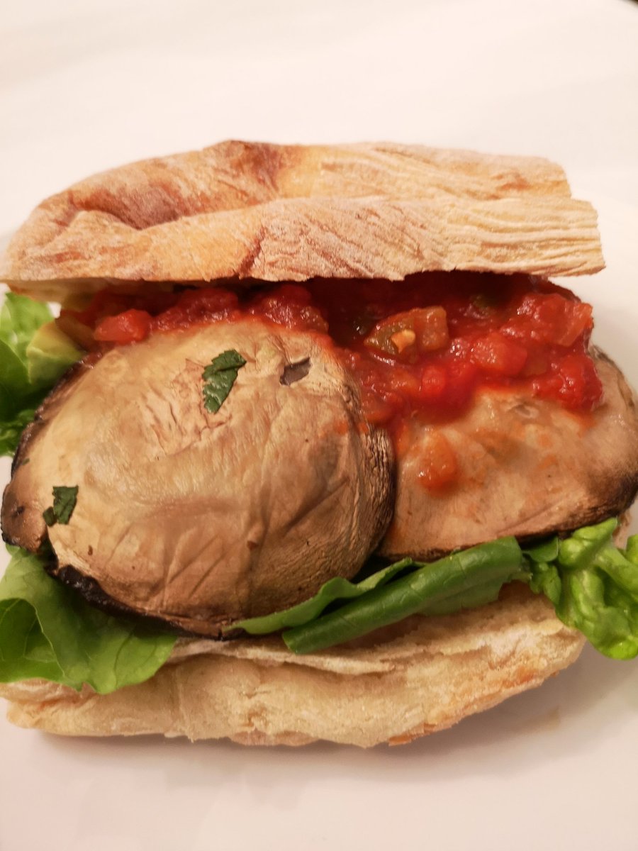 nutrisnapper's tweet photo. Nutrisnappers Portobello Mushroom Burger ๐๐.
Feel yummy inside ๐
#nutrisnappers #foodchanges #foodmood #recipes #food #moodbooster #pretamanger #checkthisout #spreadpositivity #love #romance #reelsinstagram #keepitplantbased #kidfoodblogger #kidfoodie #yummymummy #hitusup https://t.co/Puza2CBFpk