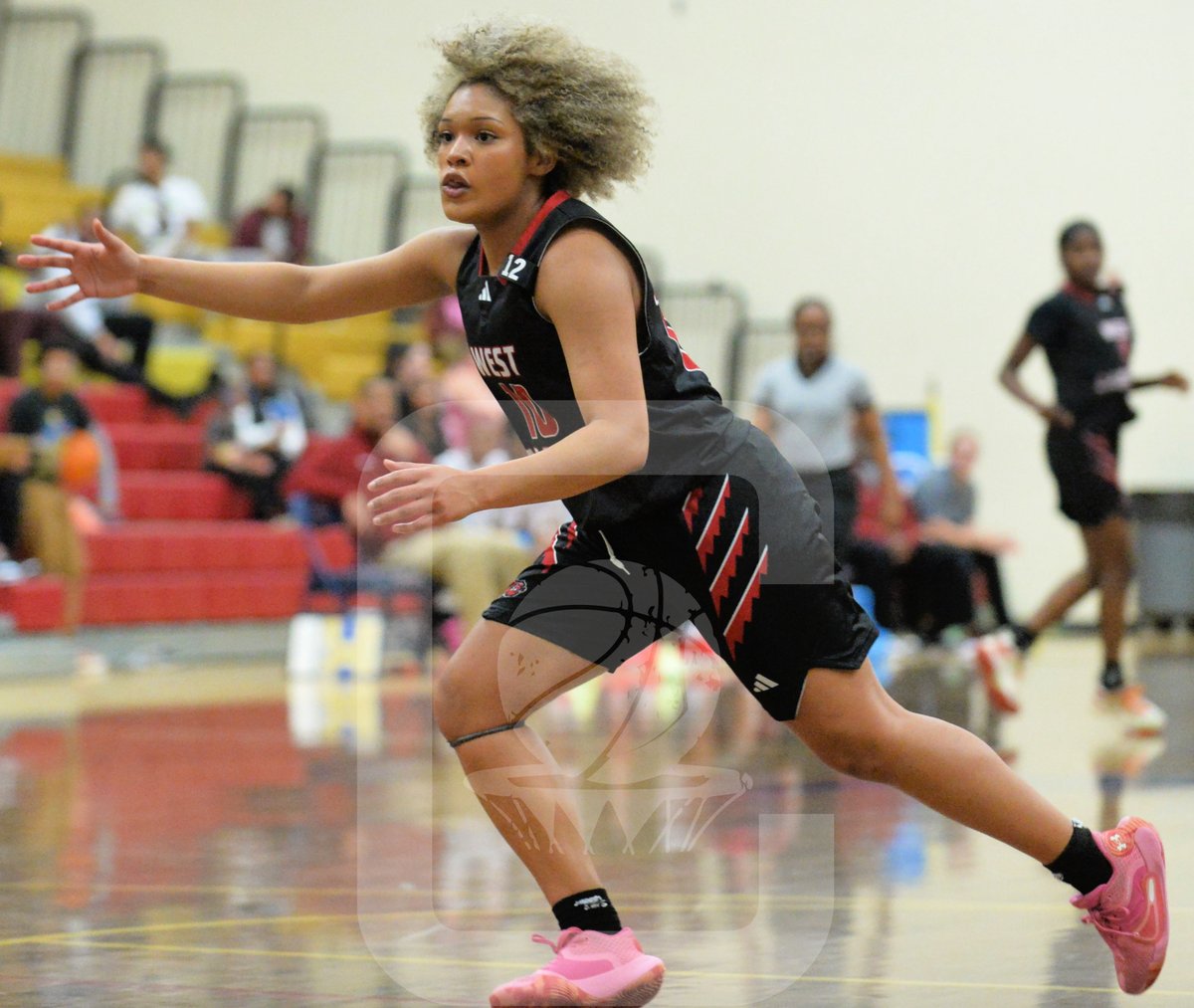 charlottebball's tweet photo. 🔒2023 @westcabWBB guard @yanira_finley is such an elite on-ball defender. She just doesn't take plays off even though her name won't show up in any headlines. These are the kind of players you enjoy watching compete and play the game of basketball💯 https://t.co/o4pJ8UgEHF