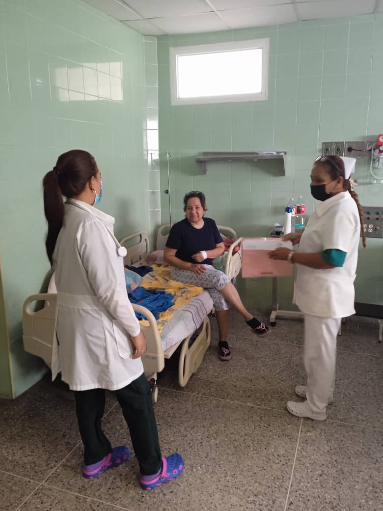 cubacooperaven's tweet photo. Entrega de guardia en el CDI Dos Lagunas, estado #Miranda, #Venezuela.

🇨🇺#CubaPorLaVida  💖 #MejorEsPosible💖 

@cubacooperaven @CubaMir_Ven @MinSaludVE @MagaGutierrezV https://t.co/cNu8zGdarx