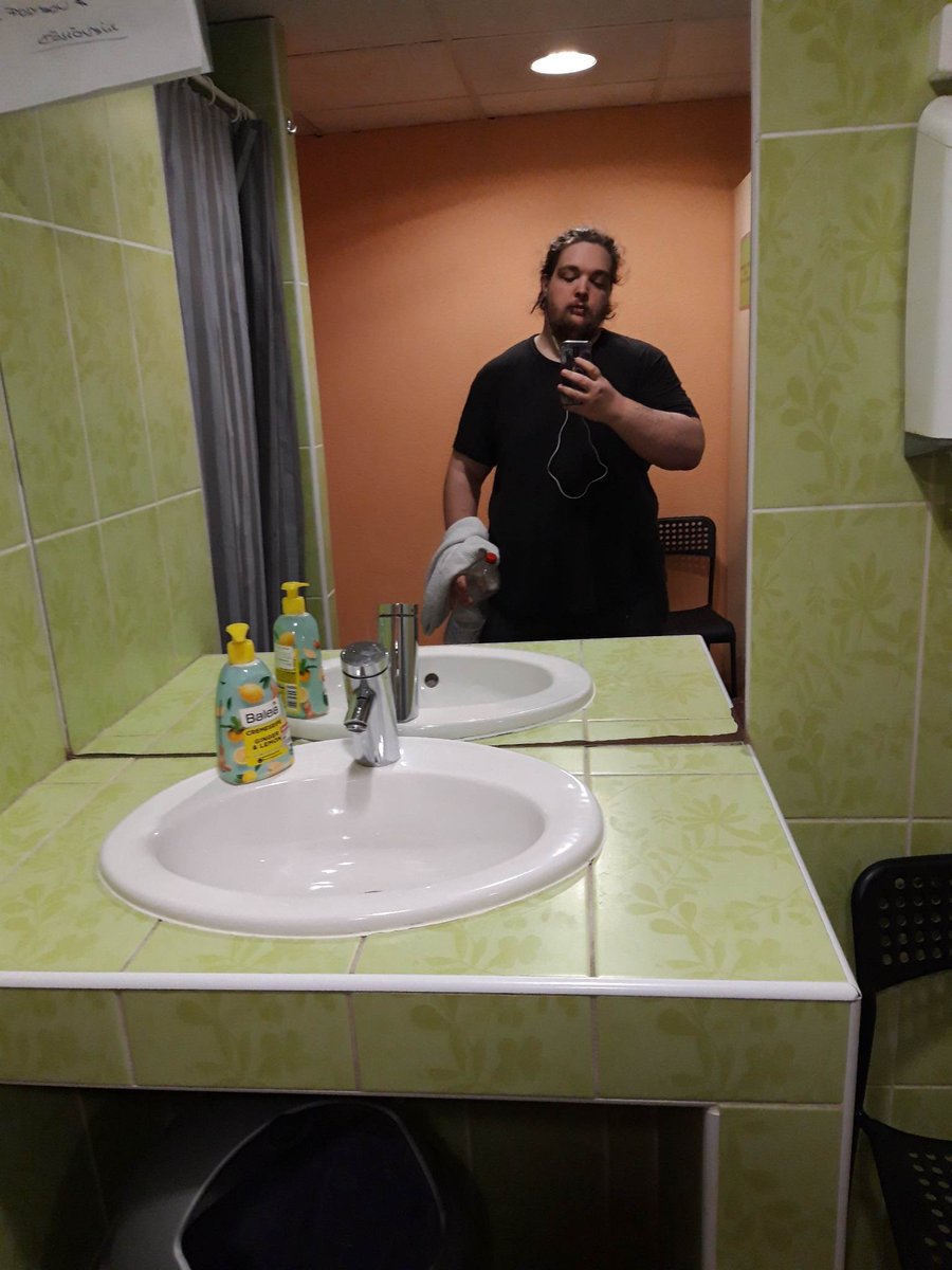 Akatkahxd's tweet photo. Ha mar mindenki flexel az atalakulasaval
6 honap, -26kg
20 more to go
#dagadtkah https://t.co/AlTdb0XzMH