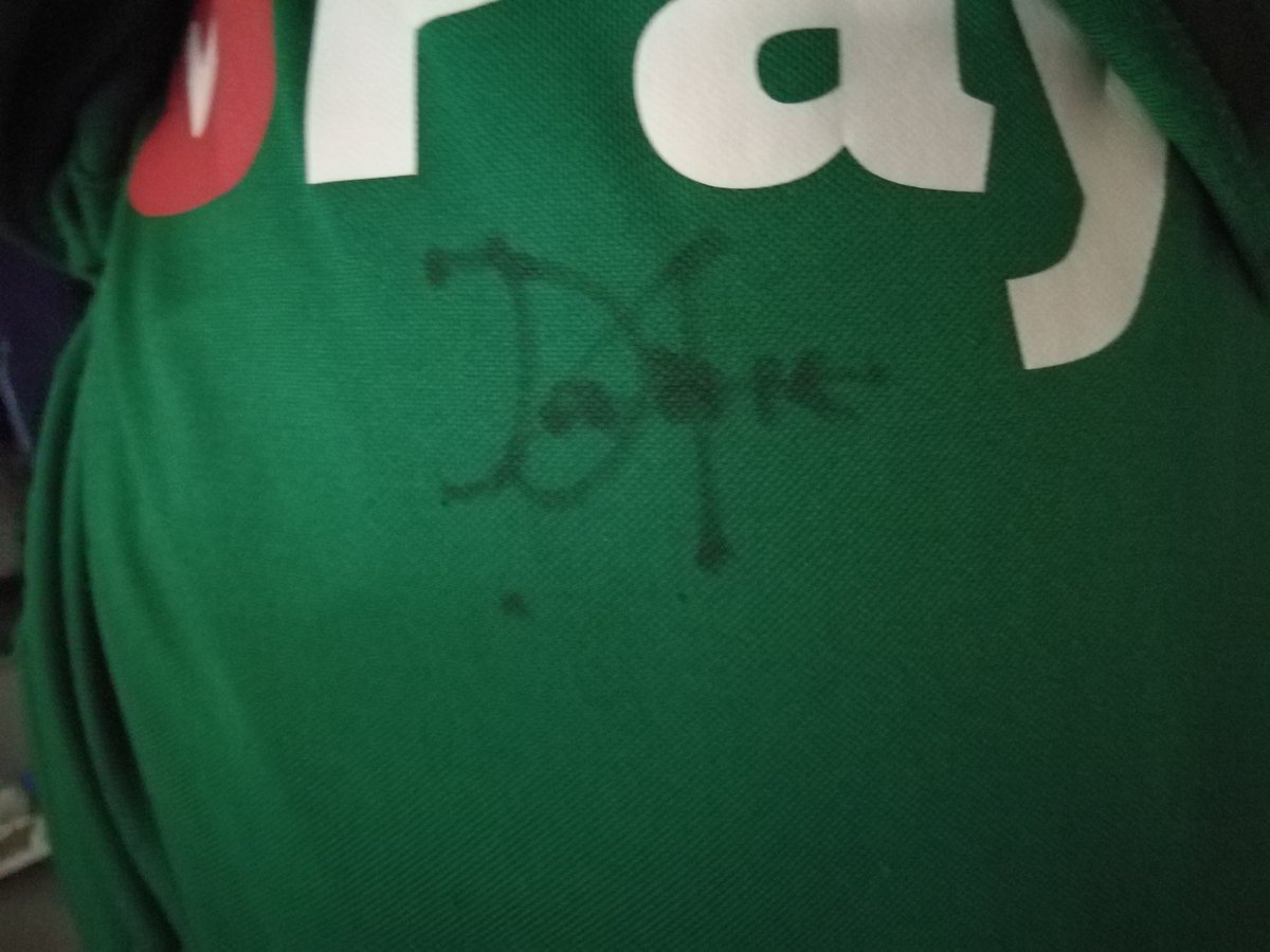 MennoZelf's tweet photo. Iemand 'n idee van wie deze handtekening is? https://t.co/BBYKFK7YM5