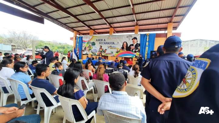AdelanteSiempr_'s tweet photo. #Nicaragua 🇳🇮 | En el Municipio de #Cuapa departamento de #Chontales, se realizó gran inauguración de estación de bomberos👨🏻🚒 que viene a fortalecer la seguridad de las familias.👨👩👧👦🚒
#MasVictoriasPuebloPresidente https://t.co/Z3oYAhQCEo