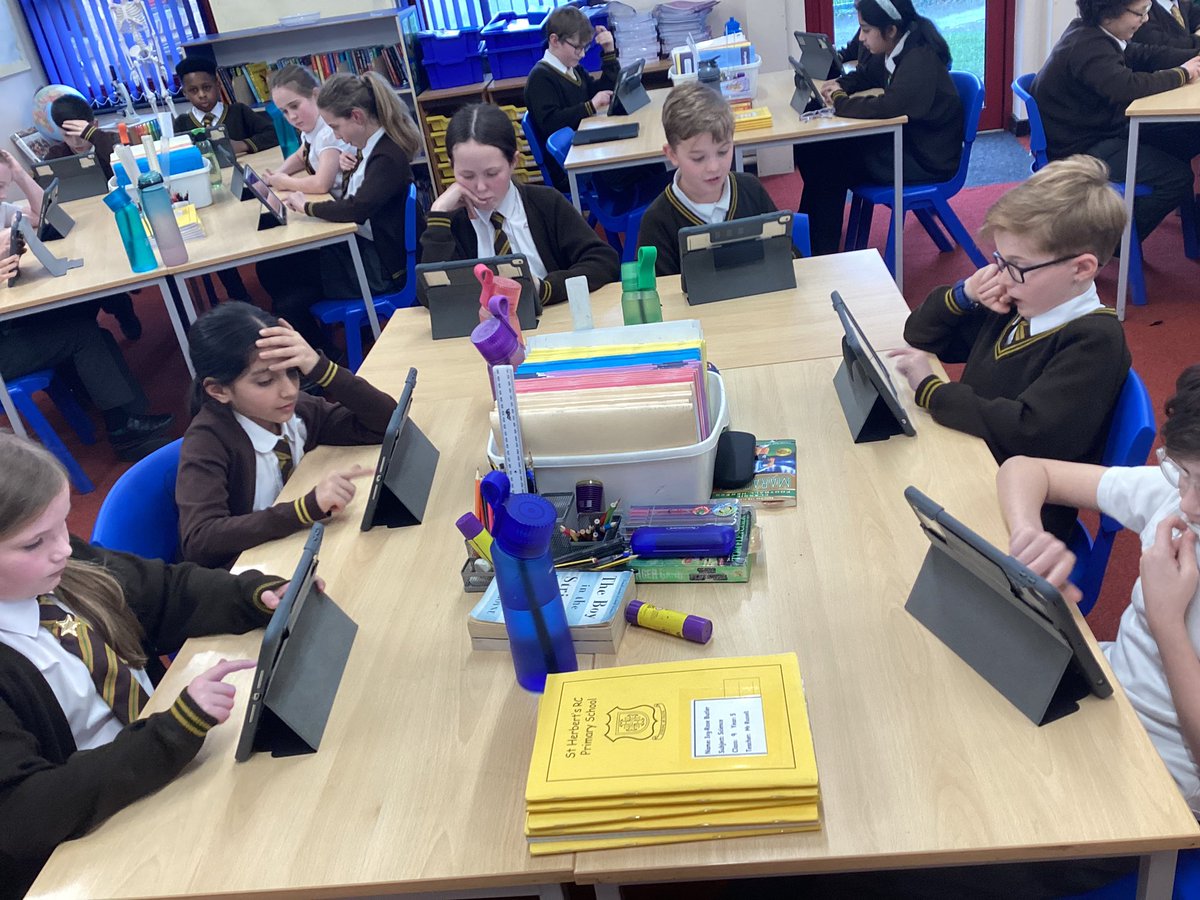 9StHerberts's tweet image. Working hard in computing today. #stherbertscomputing