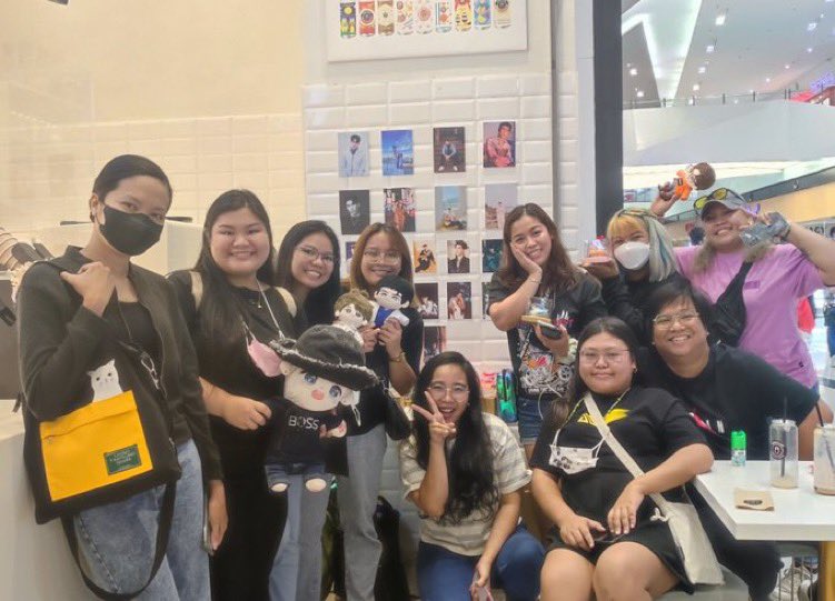 Zelle saw Yoongi & Mew fangirl heart is full ✨ tweet media