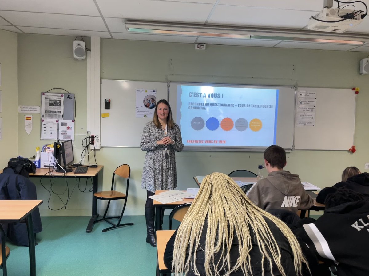 ⁉️C’est quoi l’intérim ? Comment on recherche une entreprise en alternance ? C’est quoi le CPF ? Ça sert à quoi Pole Emploi ?… ⁉️autant de premières questions que se posent les lycéens du LP Jacquard 💼 pour le démarrage #avenirpro. @poleemploi_ara <a href="/chbugliani/">Christine Bugliani</a> <a href="/J_Sanfilippo/">Joseph SANFILIPPO</a>