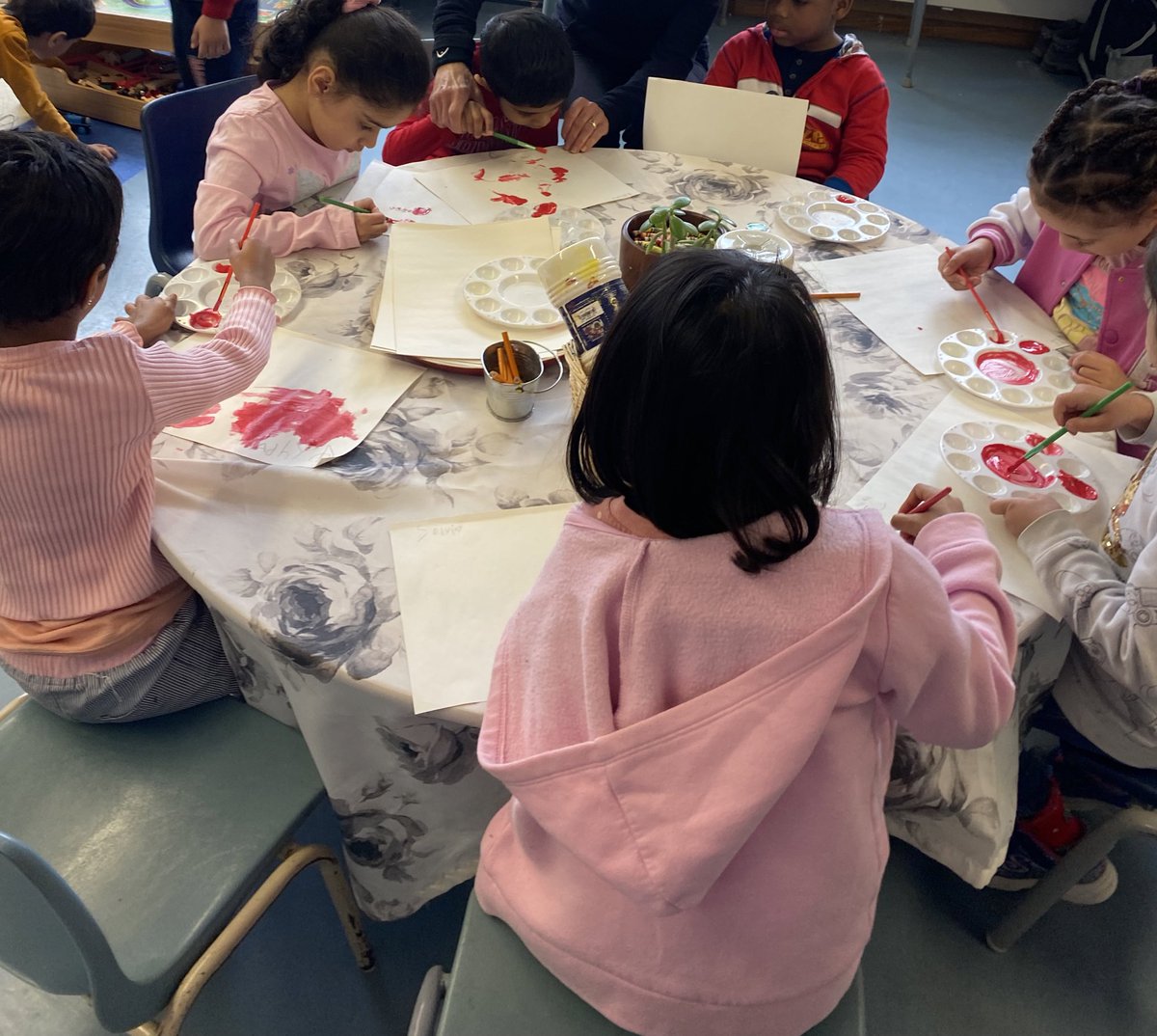 Mixing colours to make difference shades of pink