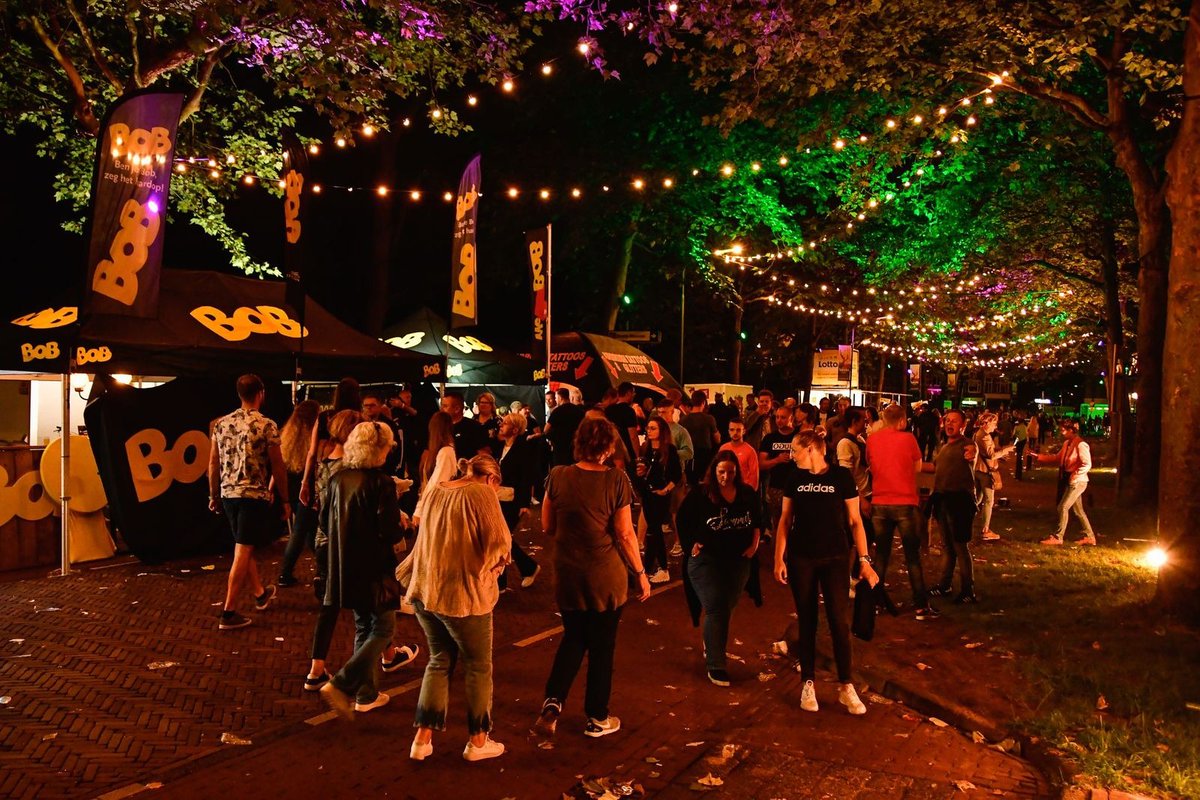 TTFestivalAssen's tweet photo. 📢Standhouders TT Festival gezocht!
Het TT Festival heeft nog een aantal plekken beschikbaar op de Merchandise Markt op vrijdag 23 en zaterdag 24 juni! Ben je enthousiast om hier jouw producten/diensten te verkopen? Klik dan op de link 👇
https://t.co/CyLvaOUSgx https://t.co/GLaYVJq2Qx