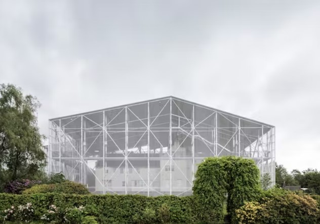 SpecSimple's tweet image. The Story Of A Dissolving House Saved By A Record-Breaking Metal Box via @archinect 
Read here: bit.ly/3SdRLQE
#SpecSimple #DailyThought
