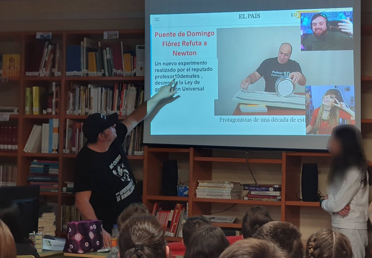 galainos's tweet photo. Esta mañana, @profesor10mates nos dejó helados (no es broma, @HugoComasyFilo pasaron por el congelador) desmontando la Ley de la gravitación Universal... 
De hecho, no nos extrañaría que @IamCristinini o @IbaiLlanos hablaran de ello.

@MariaCarmenRo10 
#HugoComasyFilo https://t.co/iSBKYPaznD