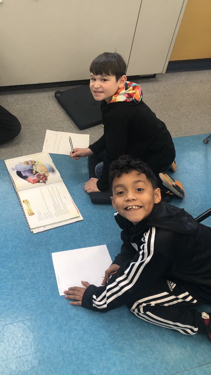 CollsCatts's tweet photo. Buddy reading books from @hvisdasβs traveling library! πππ€@SamanthaKehner #sharpsharks #collsedu https://t.co/l2c4CiV4dB