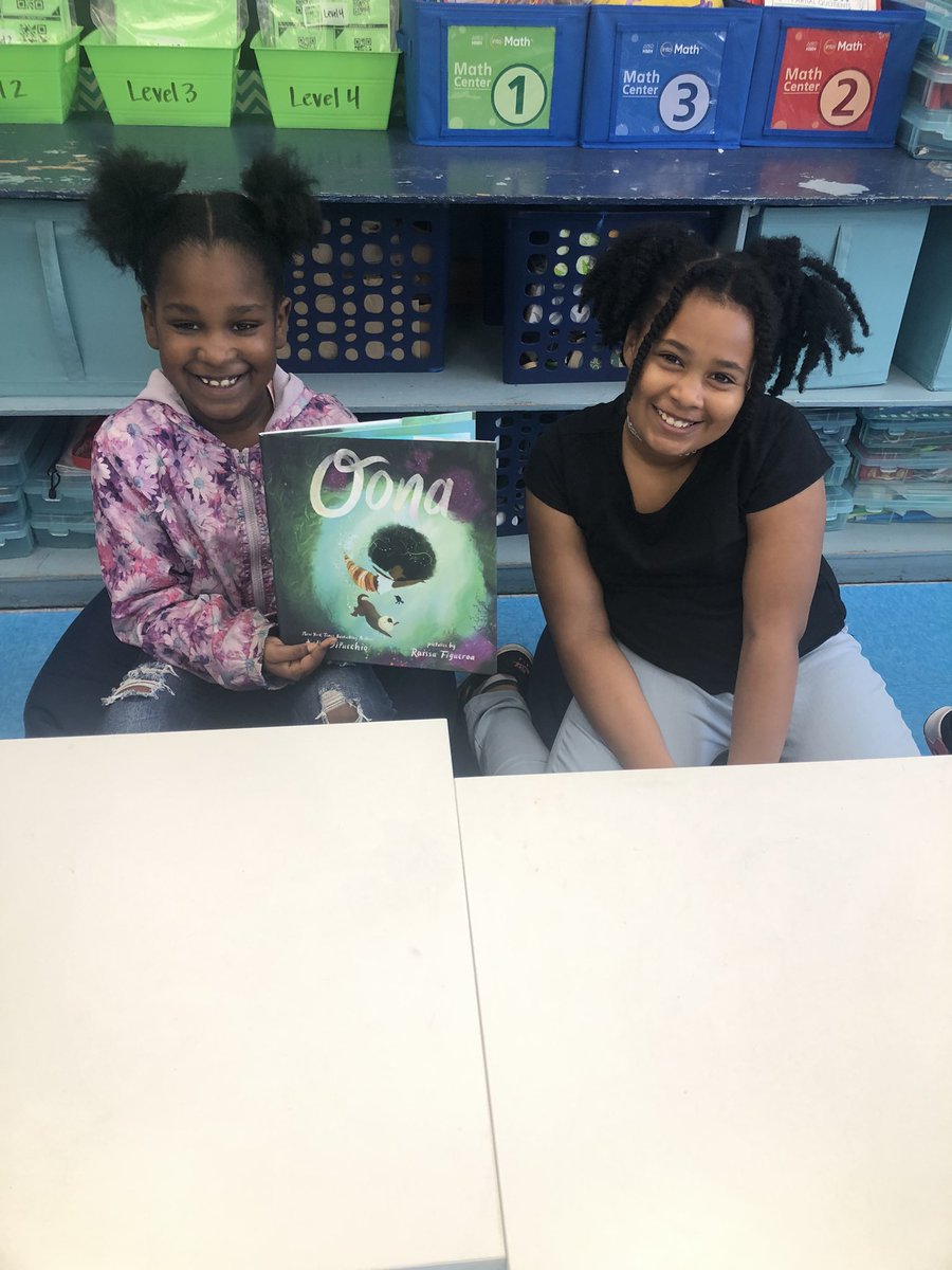 CollsCatts's tweet photo. Buddy reading books from @hvisdasβs traveling library! πππ€@SamanthaKehner #sharpsharks #collsedu https://t.co/l2c4CiV4dB