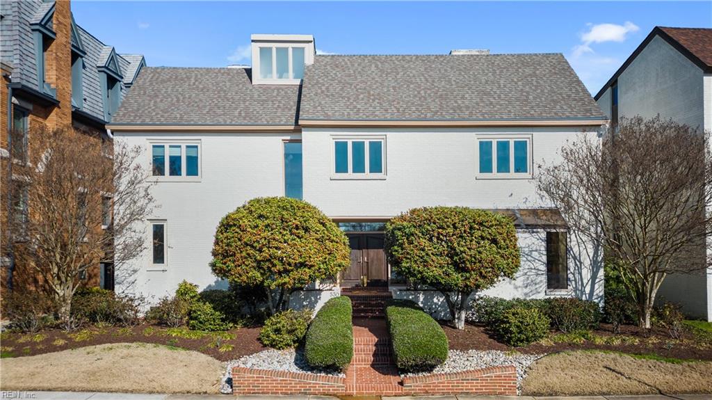 RWRealtyCo's tweet photo. In the heart of Ghent sits 530 Mowbray Arch, a divine treat for city living!

📍530 Mowbray Arch, Norfolk, VA 23507
📞 Holly Fisher, Rose &amp; Womble Realty
🏡 https://t.co/msDh0HwjmB https://t.co/COFMS3AbRZ