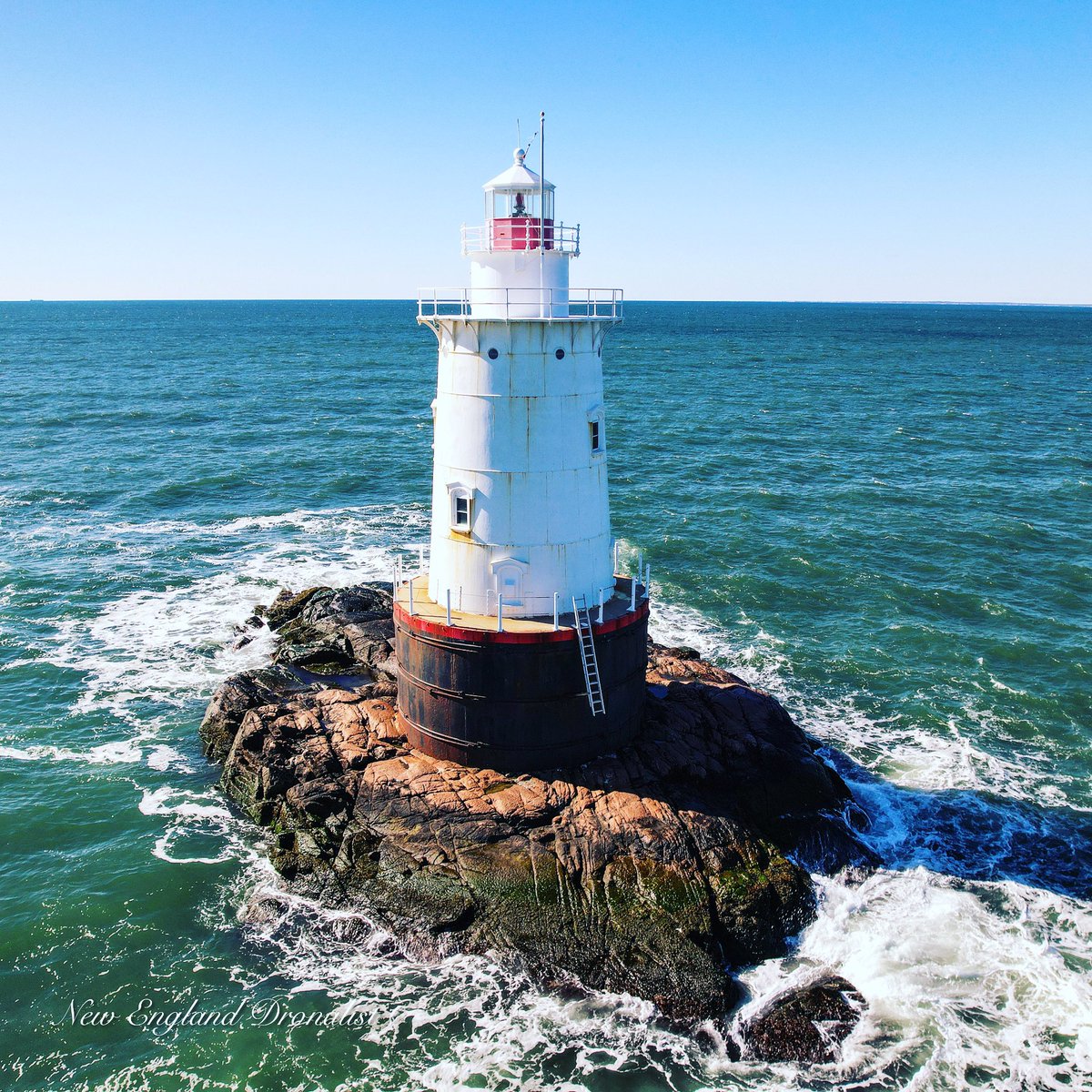 Lighthouse_Hunt's tweet photo. Sakonnet Lighthouse, Little Compton, Rhode Island.
(Drone Photography)
#sakonnet #sakonnetlighthouse #lighthouse #lighthousephotography #newengland #littlecompton #rhodeisland #nedronalist https://t.co/pMUJmOcdFX