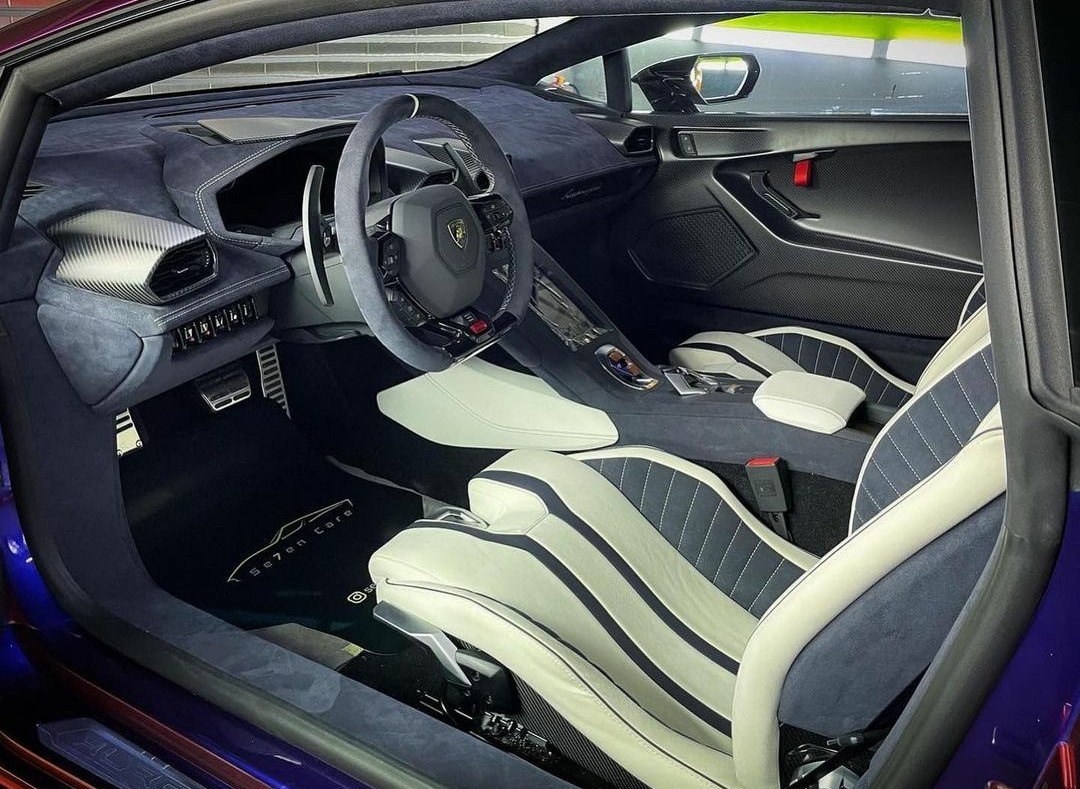 LamboCIub's tweet photo. Blu Hal Huracan STO https://t.co/3HB0AOAja8