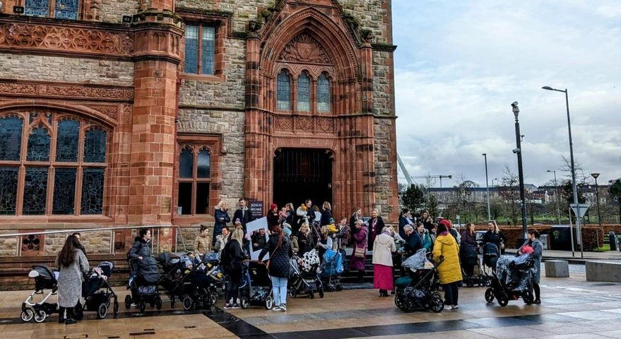 ibreastfeed's tweet photo. Great turnout in #Derry #Londonderry #Doire for World Breastfeeding in Public Day 2023! Big thanks to the Mayor & everyone who came along to Guildhall Square today ❤️ #DropTheCover @dcsdcouncil @mayordcsdc @WesternHSCTrust @ZeroWasteNW https://t.co/ShRYj6yR8k