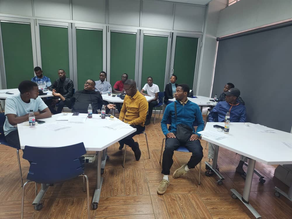 BettermanFound2's tweet photo. Young men being empowered on Professional Soft Skills this morning.
@ThubelihleSNdl1 
@AmericanSpaces
@USEmbZim 
@Thwithakazi 
@NYDT1 https://t.co/huNeNmHuQg