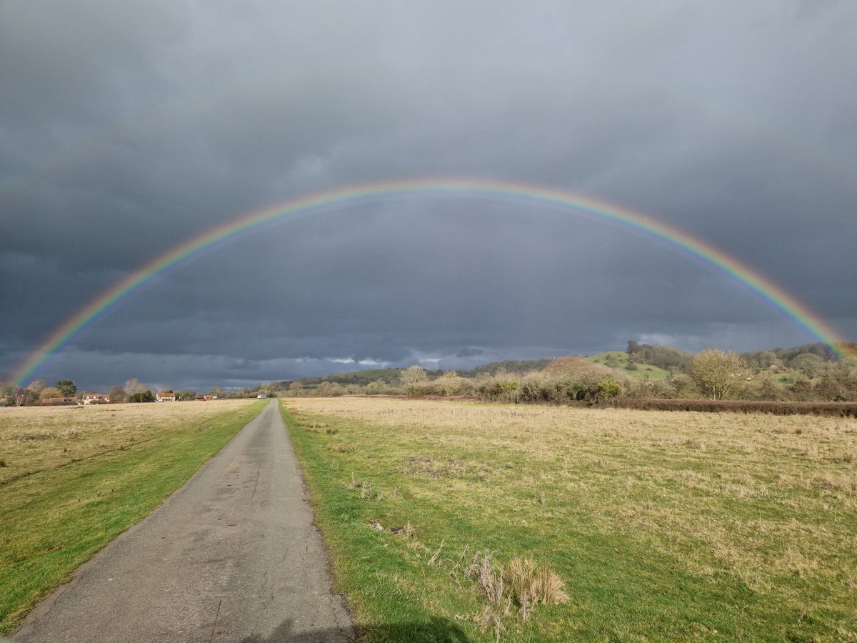 huntjumpken's tweet photo. Moody Gloucestershire https://t.co/UHwnHOntHY