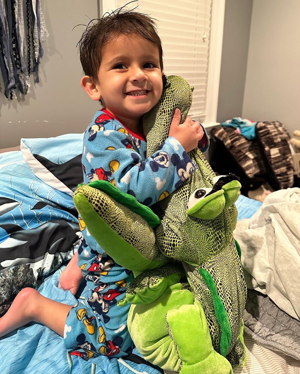 snooki's tweet photo. CROCADILLY LIVES ON! My heirloom🐊 (yes, he’s been washed, bleached, confessed his sins &amp; is reborn again) https://t.co/DpZAPGiZyw