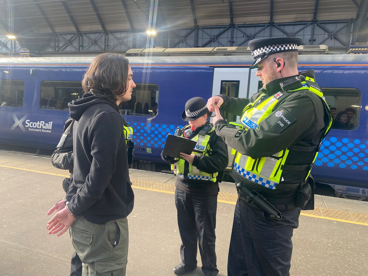 JBed90's tweet photo. HNC Police Studies students @SLCek took part in a live training exercise hosted by @BTP today. Such a great learning experience and opportunity to see what prospects lie ahead. Huge thankyou to @BTP for the invite. @KirstyBicket https://t.co/DtlsWnTYvY