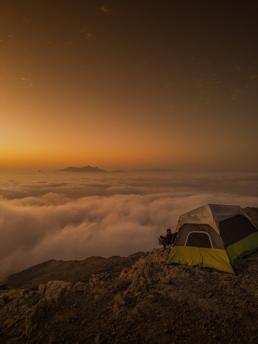 m_3sh8ae's tweet photo. نافذة الشروق من قمم جبال الفجيرة 🇦🇪⛰️ https://t.co/tlEwPBRcNF