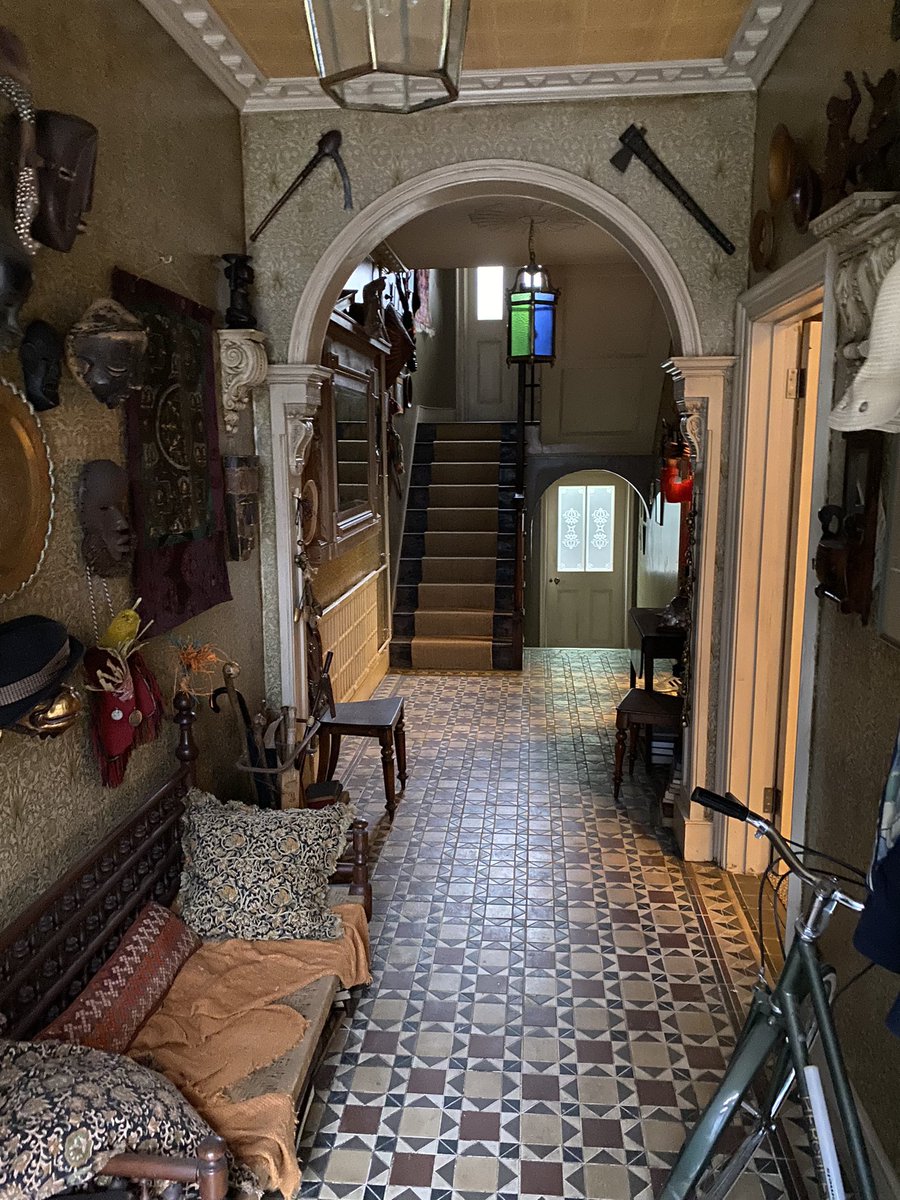 JonathanAStroud's tweet photo. Fancy a peek inside Portland Row? In August 2021, I visited @EalingStudios, where @FictionComplete and @NetflixUK had built Lockwood’s house in an amazing feat of design. Here are the front hall, the living room, the upstairs landing and George’s bedroom. Enjoy! #lockwoodandco https://t.co/WmU1ZABvLU