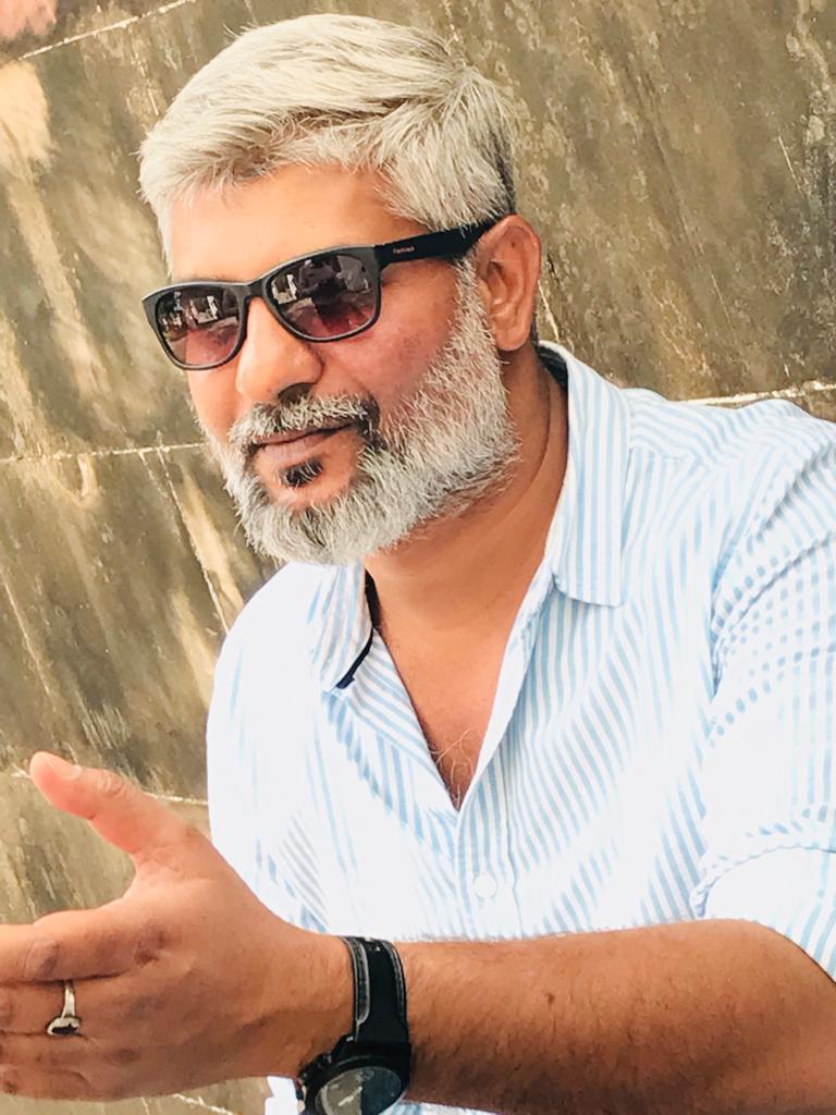 कमियां हैं तो रहने दो,
खुद को खुदा नहीं बनाना हमें…