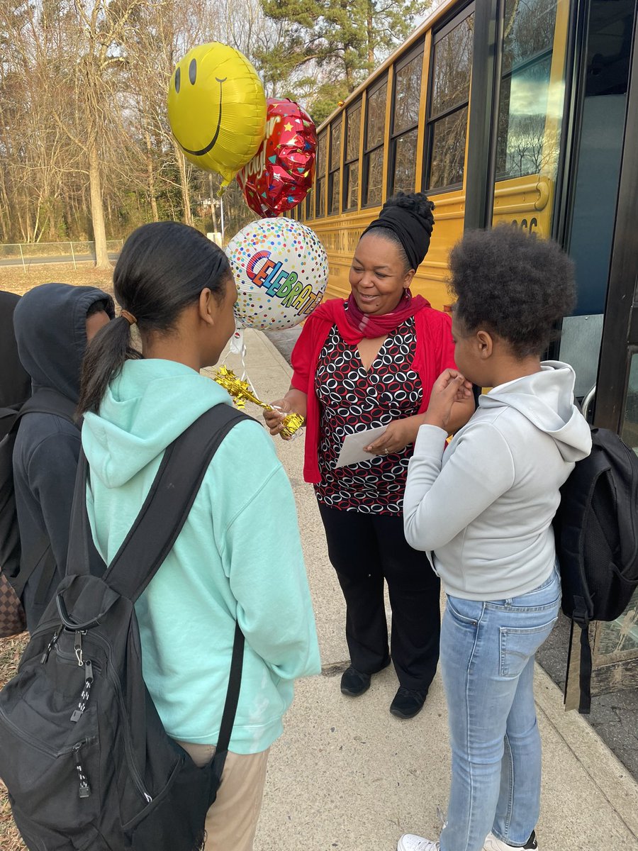 LBYBullDogs's tweet photo. Bus drivers treated with breakfast, a gift card, balloons and a HUGE THANK YOU for bus driver appreciation day! #SpreadingHappiness and #PracticingExcellence #SHAPEᵗʰᵉʸᵃⁿᶜᵉʸʷᵃʸ https://t.co/dHUbt7kGin