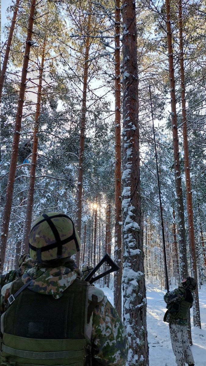 ValtonenVesa's tweet photo. Touhukas palveluspäivä prikaatissa: #ek #spolk #1hk #viestik #sluk ja #pstk aselajiharjoituksissaan. Suosiollinen sää lisää motivaatiota, mutta myös altistaa ilmasta tiedustelulle ja vaikuttamiselle🤔
#porpr
#maavoimat https://t.co/UkALngzj0w