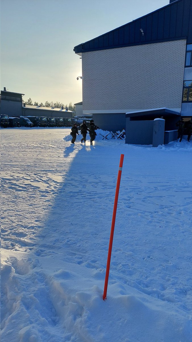 ValtonenVesa's tweet photo. Touhukas palveluspäivä prikaatissa: #ek #spolk #1hk #viestik #sluk ja #pstk aselajiharjoituksissaan. Suosiollinen sää lisää motivaatiota, mutta myös altistaa ilmasta tiedustelulle ja vaikuttamiselle🤔
#porpr
#maavoimat https://t.co/UkALngzj0w