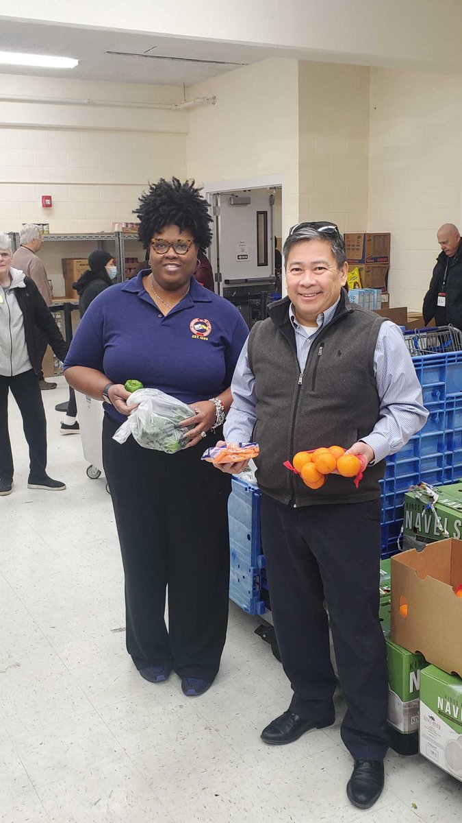 chicagolabor's tweet photo. Yesterday, members of the CFL's Civil Rights and Human Relations Committee volunteered at Mission of Our Lady of the Angels Church as part of Black Labor Week!

Don Villar, Keith Richardson and Elise Foster distributed meals to over 300 families in the community. #BlackLaborWeek https://t.co/VMmFKaBayr
