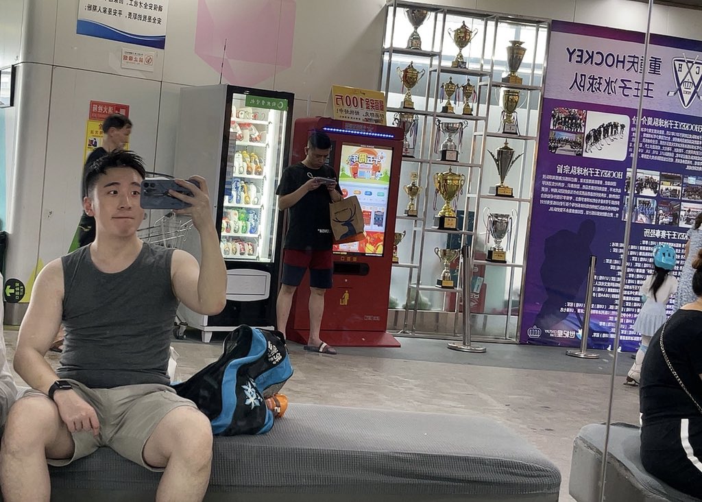 出差一个男人都没有
