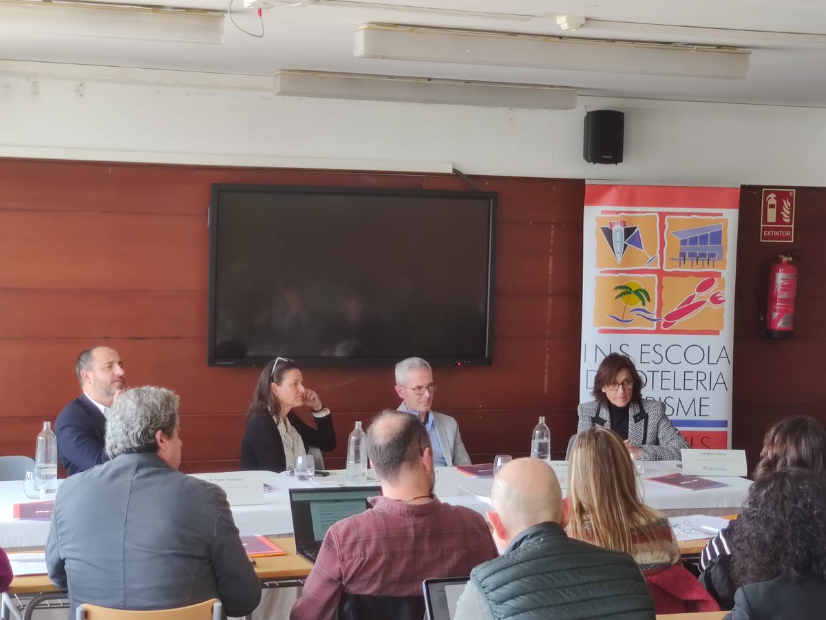 fpcatalunya's tweet photo. 👉Nova jornada sobre les polítiques turístiques vinculades amb la formació professional i les seves oportunitats de futur a l'@INS_EHTCambrils organitzada per @fpcatalunya
👉Amb la intervenció de @fabianmohedano @MartaDomenech1 i @MercChaconD + diversos centres formatius
#FPCAT https://t.co/AcABtP1b1o