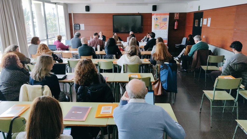 fpcatalunya's tweet photo. 👉Nova jornada sobre les polítiques turístiques vinculades amb la formació professional i les seves oportunitats de futur a l'@INS_EHTCambrils organitzada per @fpcatalunya
👉Amb la intervenció de @fabianmohedano @MartaDomenech1 i @MercChaconD + diversos centres formatius
#FPCAT https://t.co/AcABtP1b1o