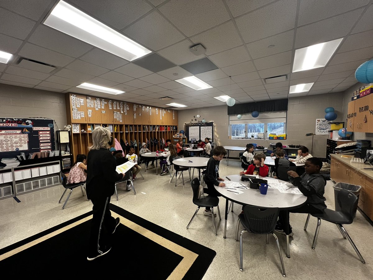 RLongCRE's tweet photo. Nutrition Class with Ms. Kelly is always fun! #CREateLeaders #CRE_Cardinals #scholarsfirst #cpsbest https://t.co/FGgA6vwuDL