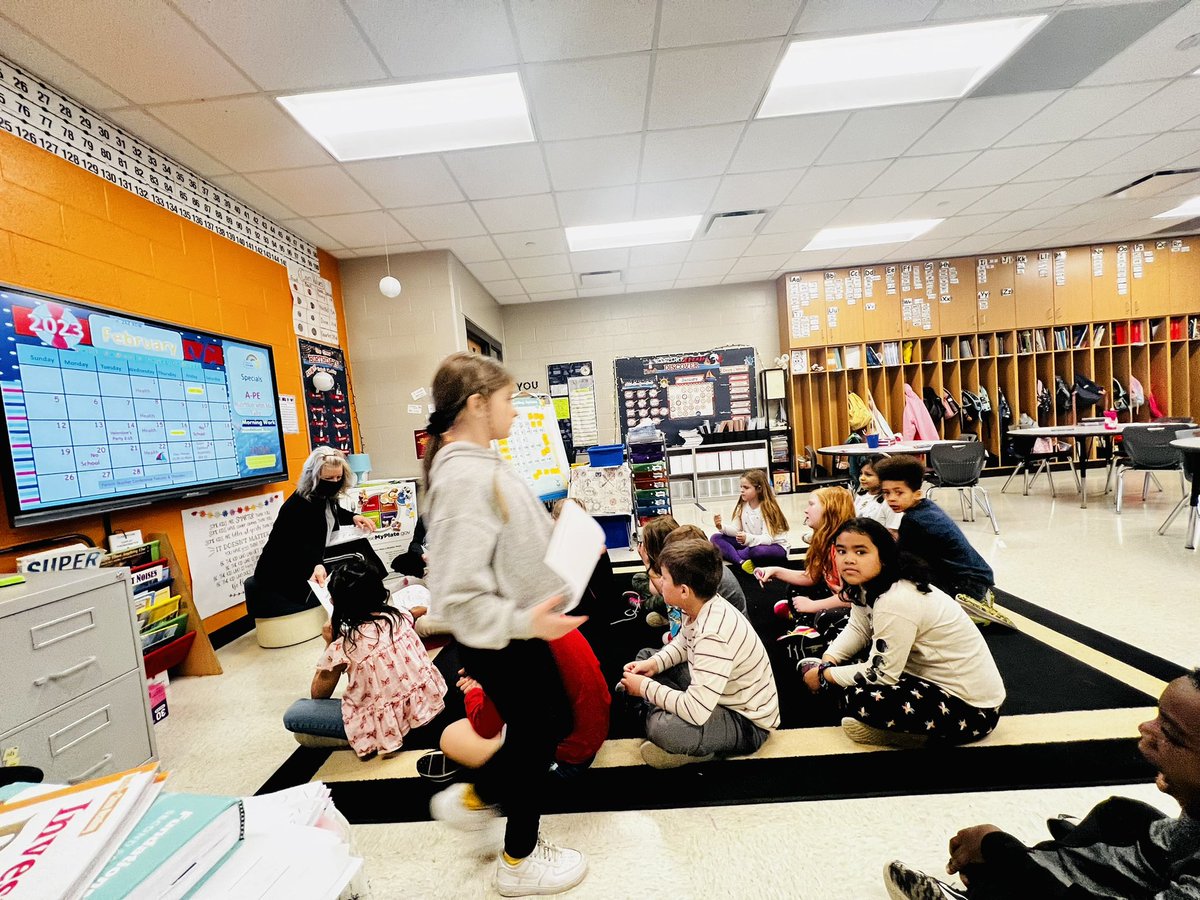 RLongCRE's tweet photo. Nutrition Class with Ms. Kelly is always fun! #CREateLeaders #CRE_Cardinals #scholarsfirst #cpsbest https://t.co/FGgA6vwuDL